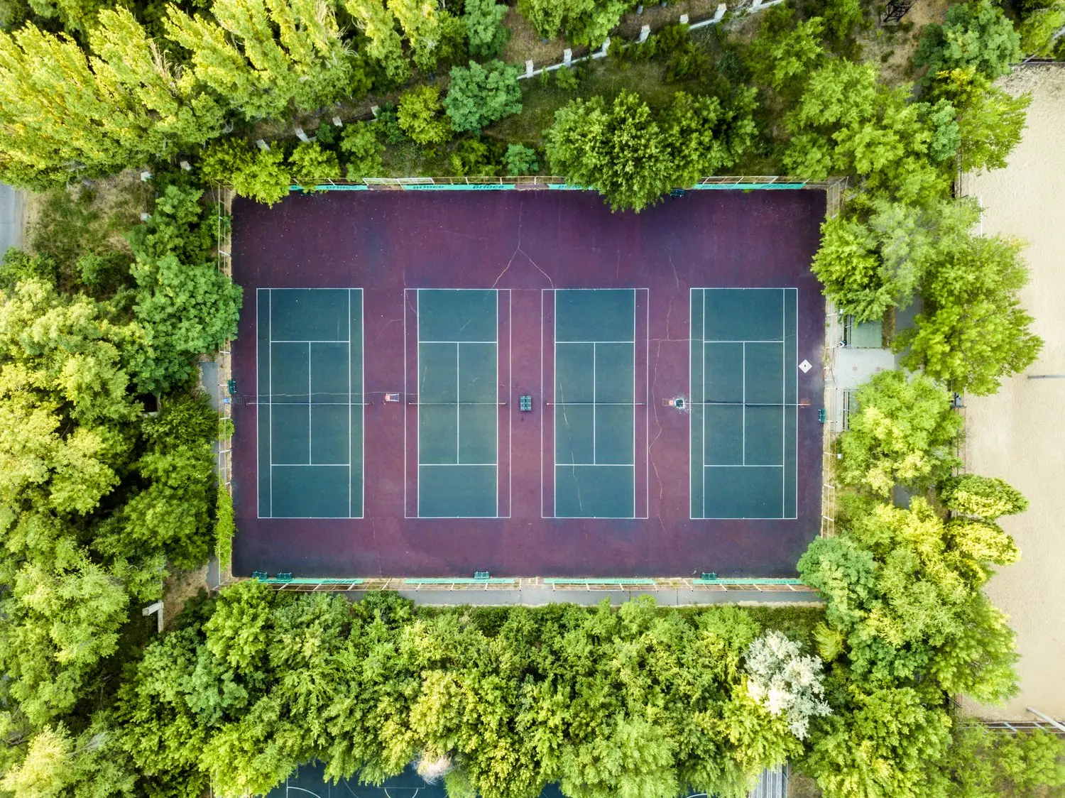 Tenis w regionie świętokrzyskim: Korty i szkółki