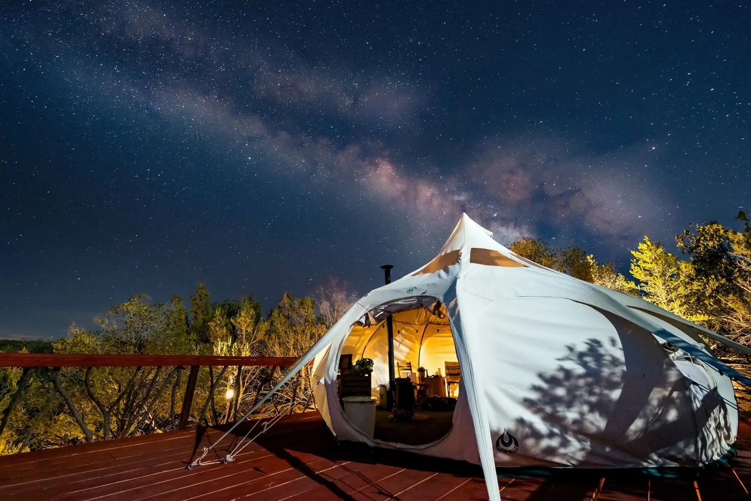 Glamping w Świętokrzyskiem: Luksusowy wypoczynek na łonie natury