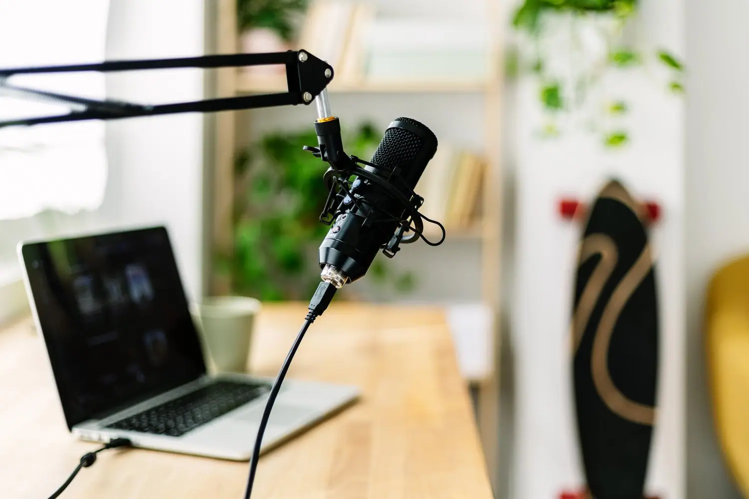 Czym różni się podcast od bloga: Który format wybrać dla swojej marki