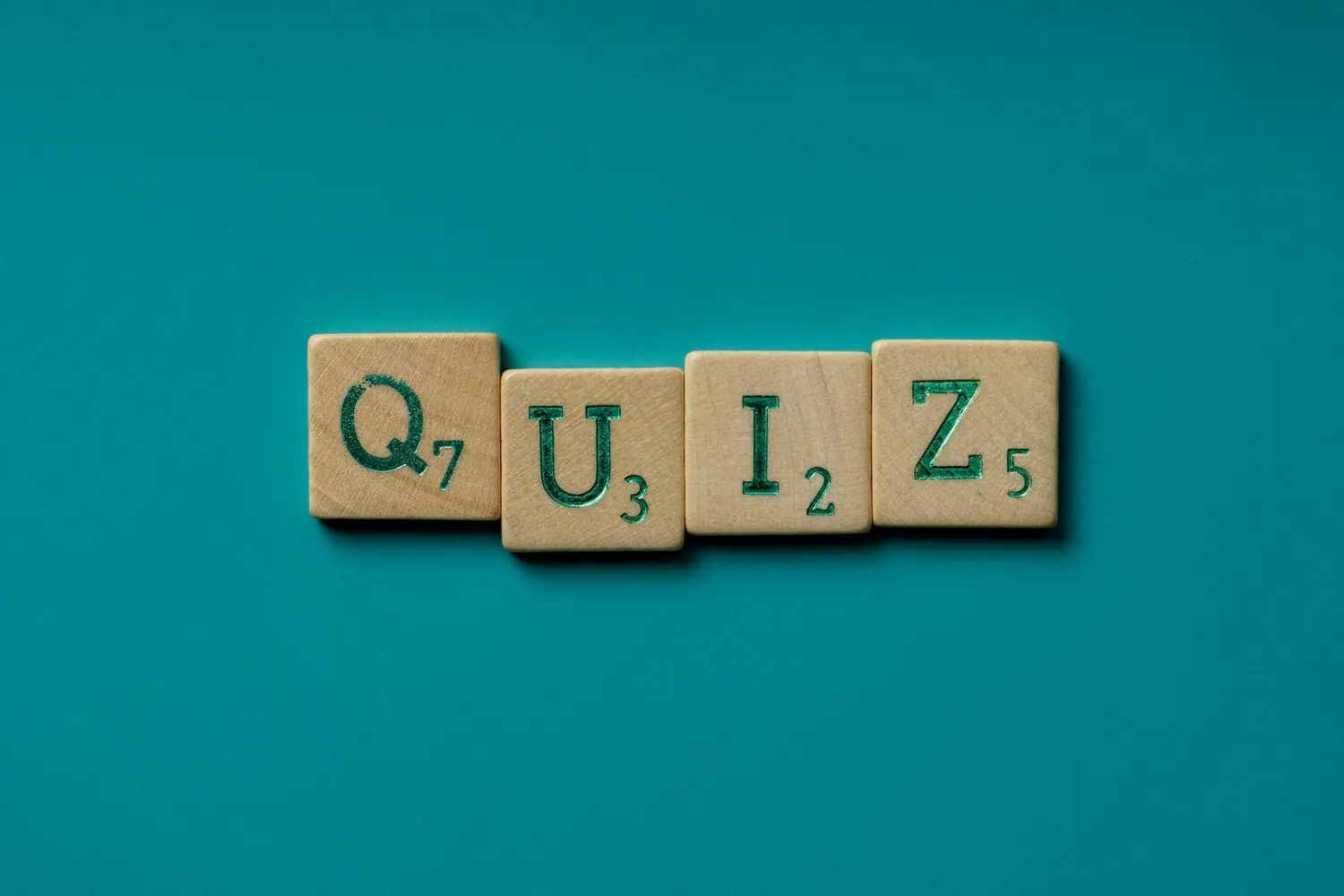 Jak zorganizować quiz night w lokalu: Scenariusz i zasady rozgrywki